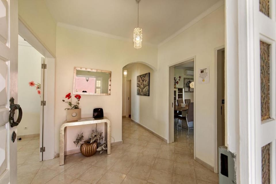 Charming Villa With Private Pool in Vibrant Vilamoura, Free AC and Wifi Villa in Quarteira