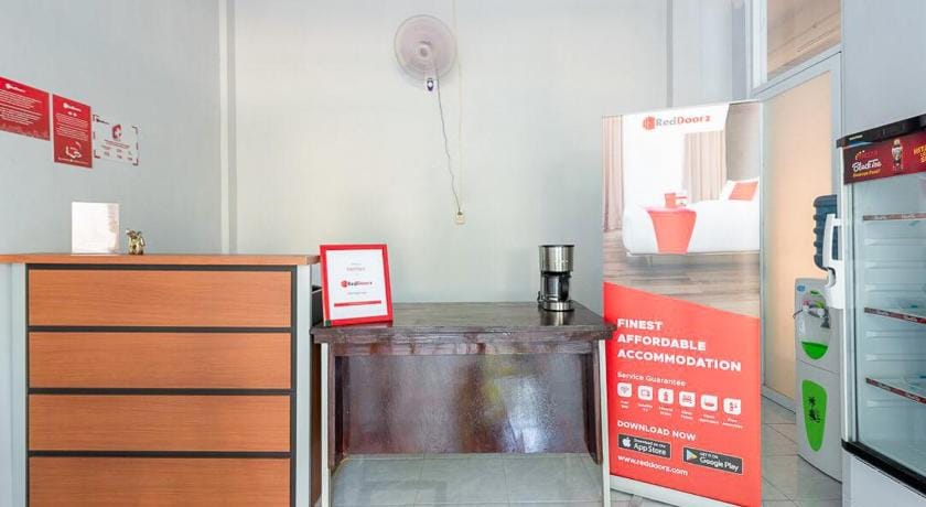 RedDoorz Plus Syariah @ Raya Nginden 2 Bed and Breakfast in Surabaya