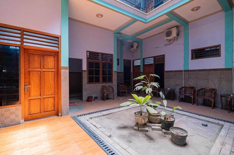 RedDoorz Syariah near Alun-Alun Bojonegoro Bed and Breakfast in East Java