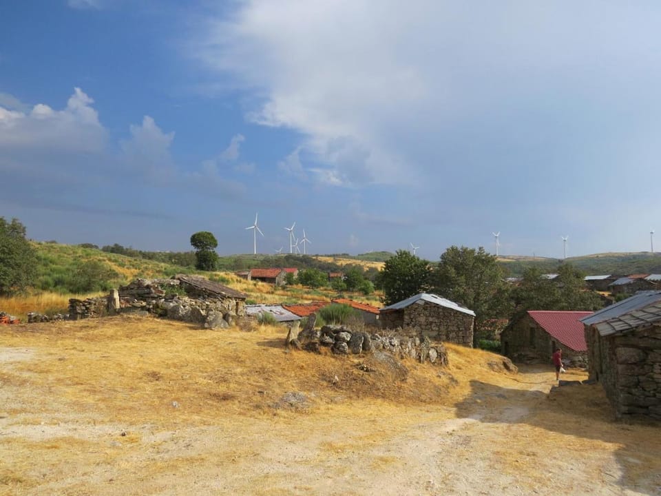 Comfortable rural cottage in ancient village in the Douro region Vacation rental in Portugal