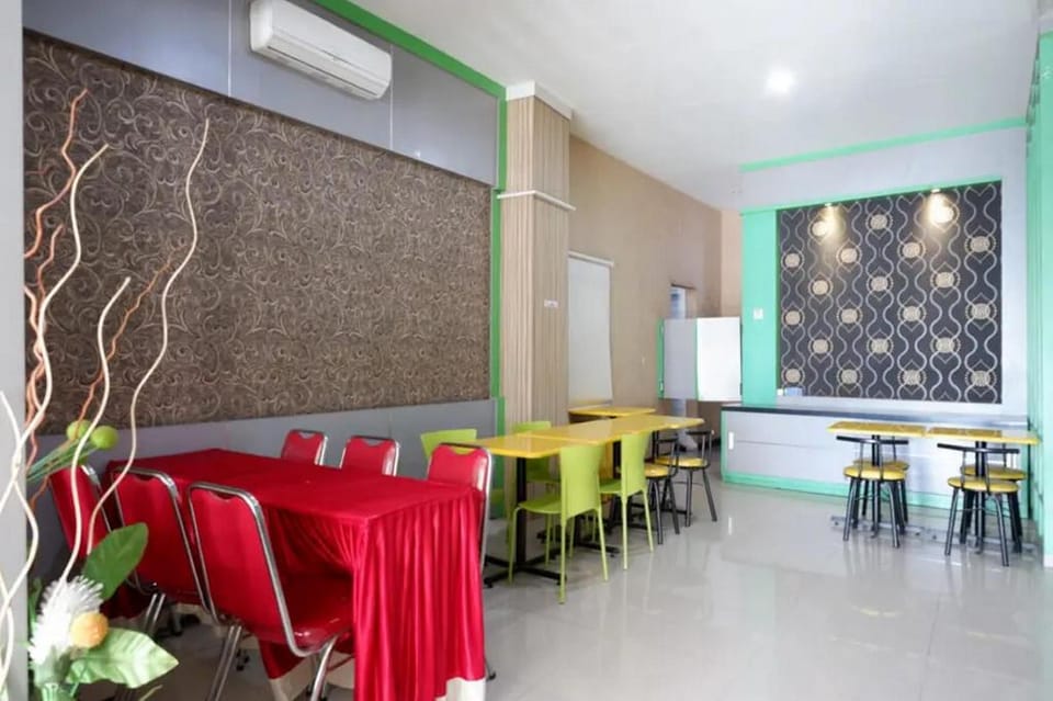 RedDoorz @ Jalan Emmy Saelan Palu Hotel in Indonesia