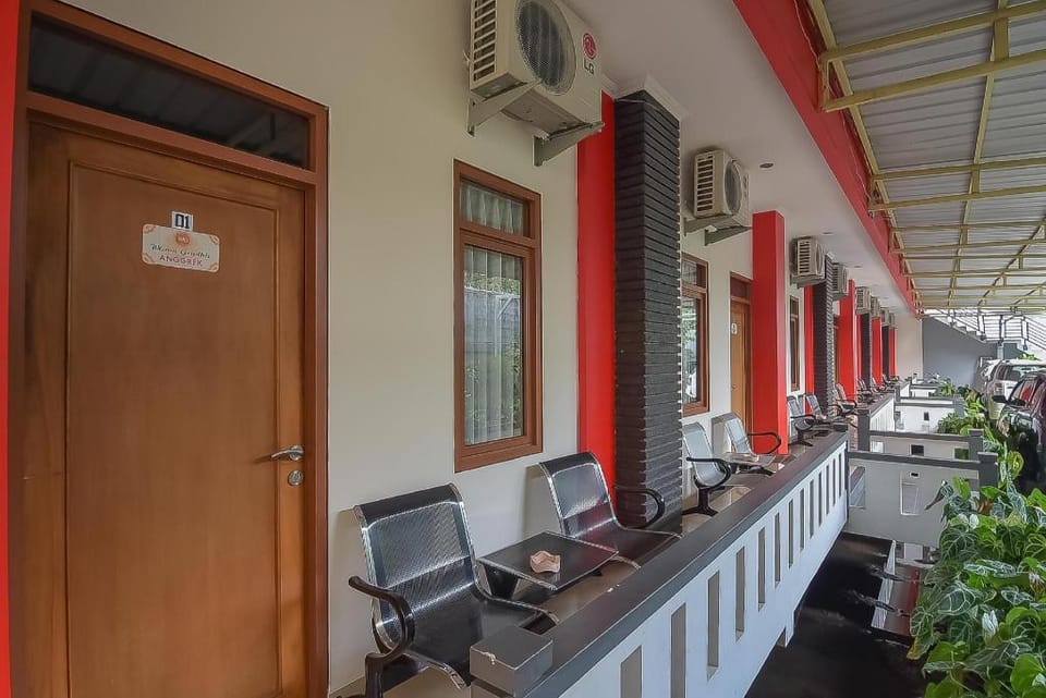 RedDoorz near IPDN 2 Bed and Breakfast in West Java