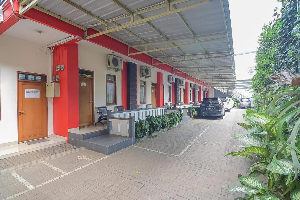 RedDoorz near IPDN 2 Bed and Breakfast in West Java