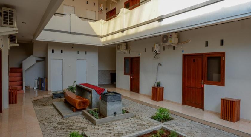 RedDoorz near Alun Alun Kudus 2 Bed and Breakfast in Indonesia