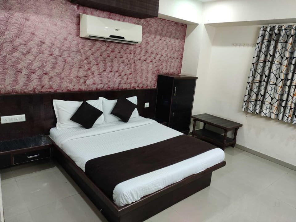 Hotel Skyland Hotel in Ahmedabad