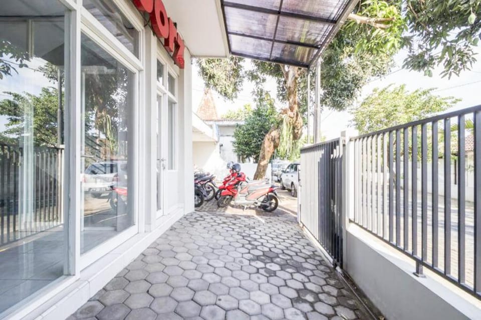 RedDoorz near Condongcatur Bus Station Bed and Breakfast in Special Region of Yogyakarta