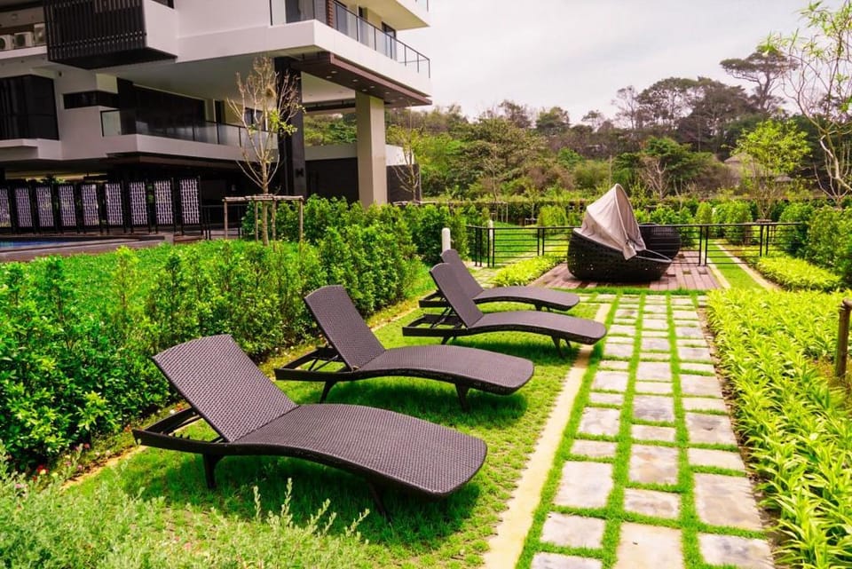 Wow, Gorgeous Sunsets 5 Star Beach Condo (Netflix) Apartment in Chon Buri Changwat