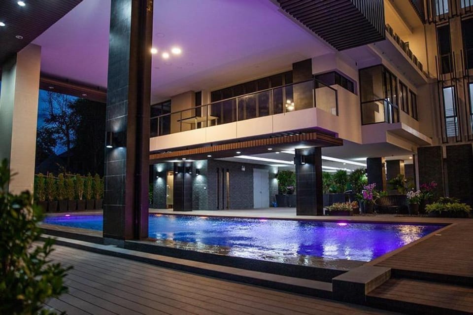 Wow, Gorgeous Sunsets 5 Star Beach Condo (Netflix) Apartment in Chon Buri Changwat