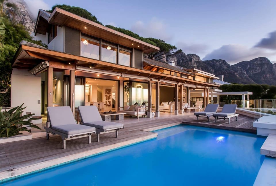 Modern 4 bedroom Ocean View villa - Camps Bay Villa in Camps Bay