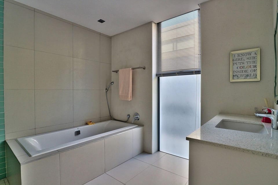 Beautiful Modern Luxury  Villa - Fresnaye - 4BR Villa in Sea Point