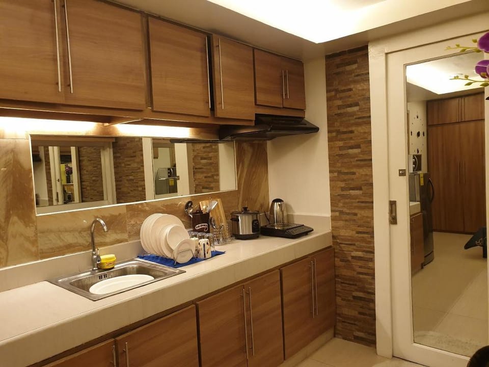 MPlace Romantic w/ Netflix+Cooking+Wifi+Games Apartment in Quezon City
