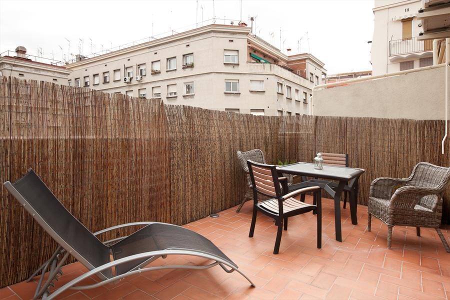 SUNNY PENTHOUSE IN BARCELONA CENTER Apartment in Barcelona