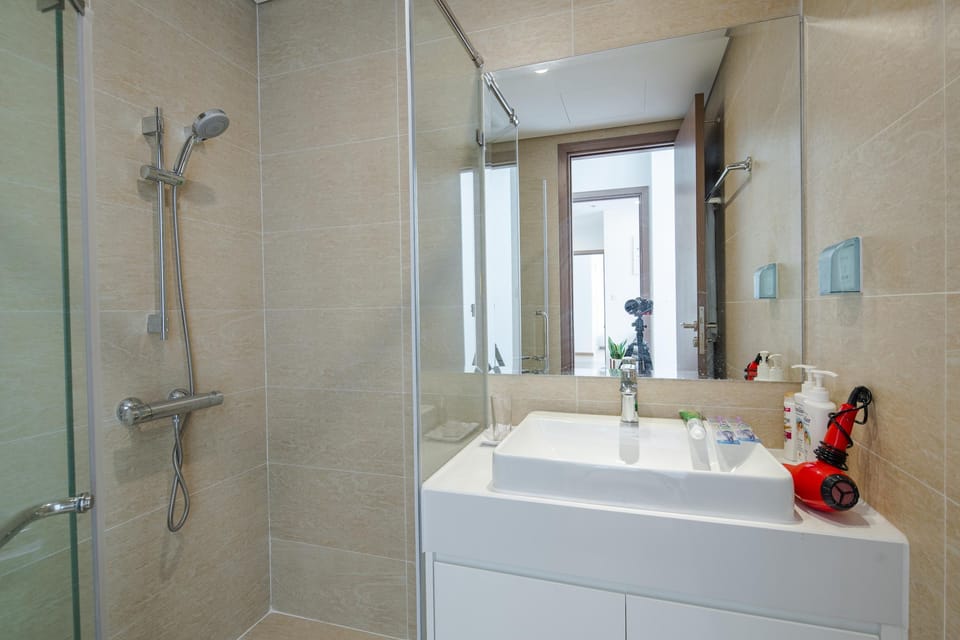 Modern Apt 2BR Vinhomes Skylake Apartment in Laos