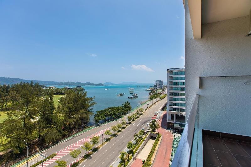 Seaview Suite 9pax 3BR The Loft Imago by HayBay Apartment in Kota Kinabalu