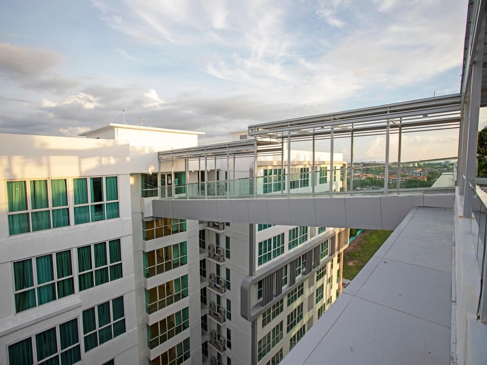 KK CityCentre W Cozy2BR @ InfinityPool W Sunset Apartment in Kota Kinabalu