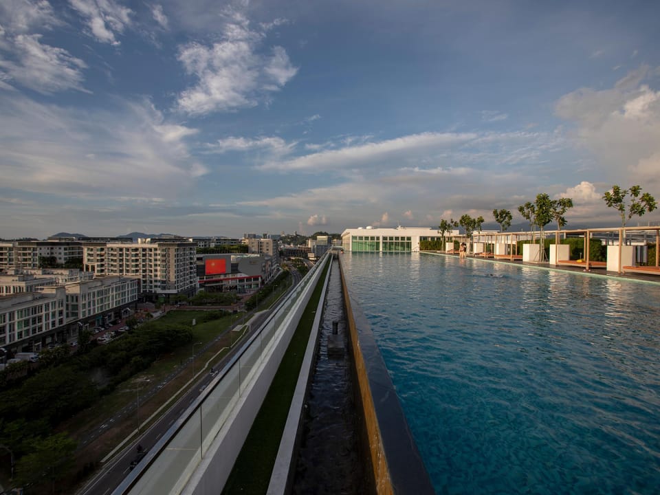 KK CityCentre W Cozy1BR @ InfinityPool W Sunset Apartment in Kota Kinabalu