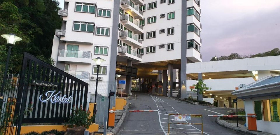 1. Tanjung Aru Luxury Condo comfort& convenient Apartment in Kota Kinabalu
