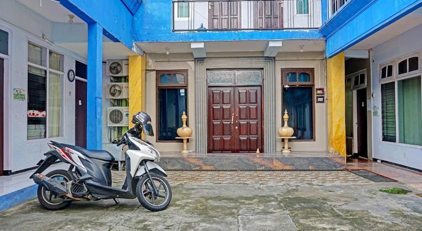 OYO Life 1711 Serayu Sumbersari Residence Hotel in East Java