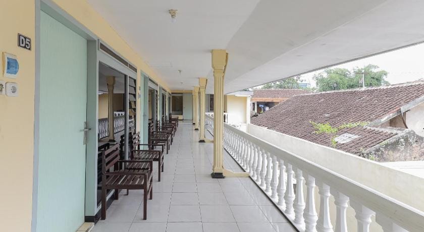 OYO 1289 Cbr Residence Hotel in East Java