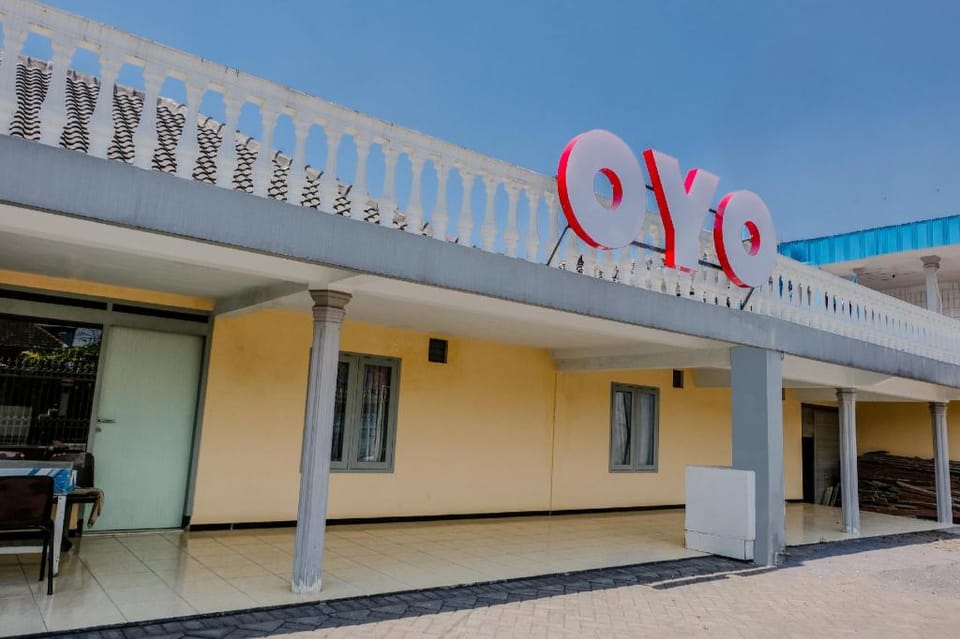 OYO 1289 Cbr Residence Hotel in East Java