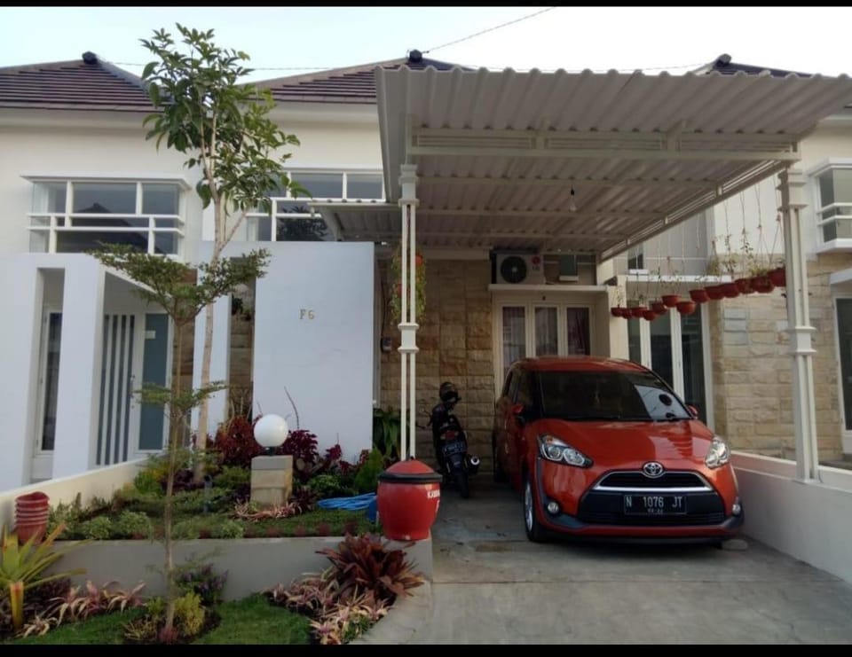 Vila Syariah F6 Kayana Regency Villa in Batu