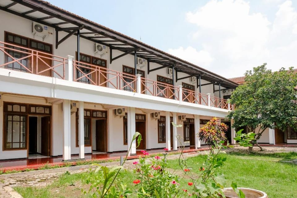 Hotel O Kina Family Residence Syariah Hotel in East Java