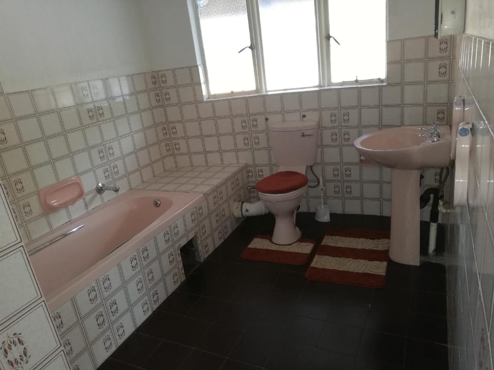 6 bedrooms Thatchy Cultural Fairy Hut Villa in Johannesburg