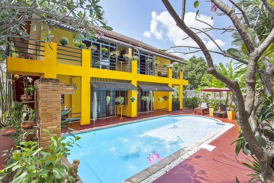 Gold Star Boutique Home 5BR w/Pool close to City Villa in Chiang Mai