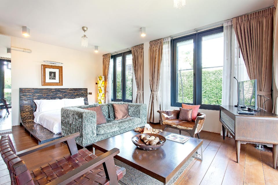 Sunshine Pool Villa 5BR Sleeps 16 w/ Breakfast Villa in Thailand