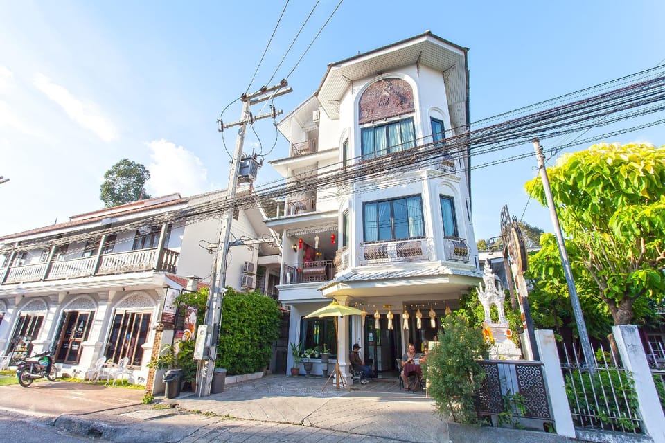 Chedi Luang Boutique Home 10BR Sleeps 22 in City Villa in Chiang Mai