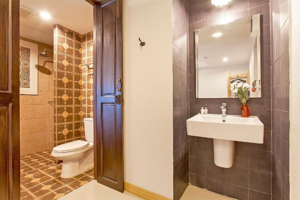 Chedi Luang Boutique Home 10BR Sleeps 22 in City Villa in Chiang Mai