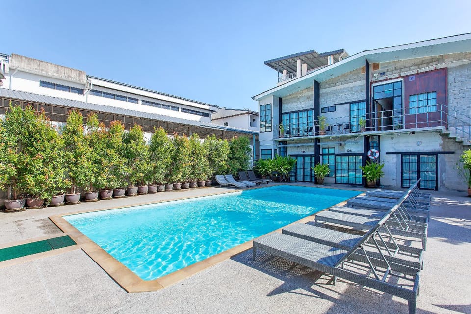 Blue Bell Resort 12BR Sleeps 24 w/ Pool in City Villa in Chiang Mai