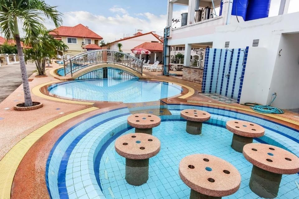Beautiful 3 bedroom newly renovated house Vacation rental in Pattaya City