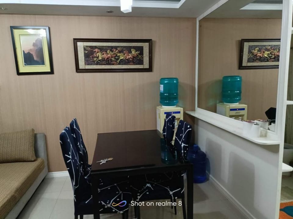 Junior's 2-BR &1T/Bath  Oasis Condo Beside SM Mall Apartment in Davao City