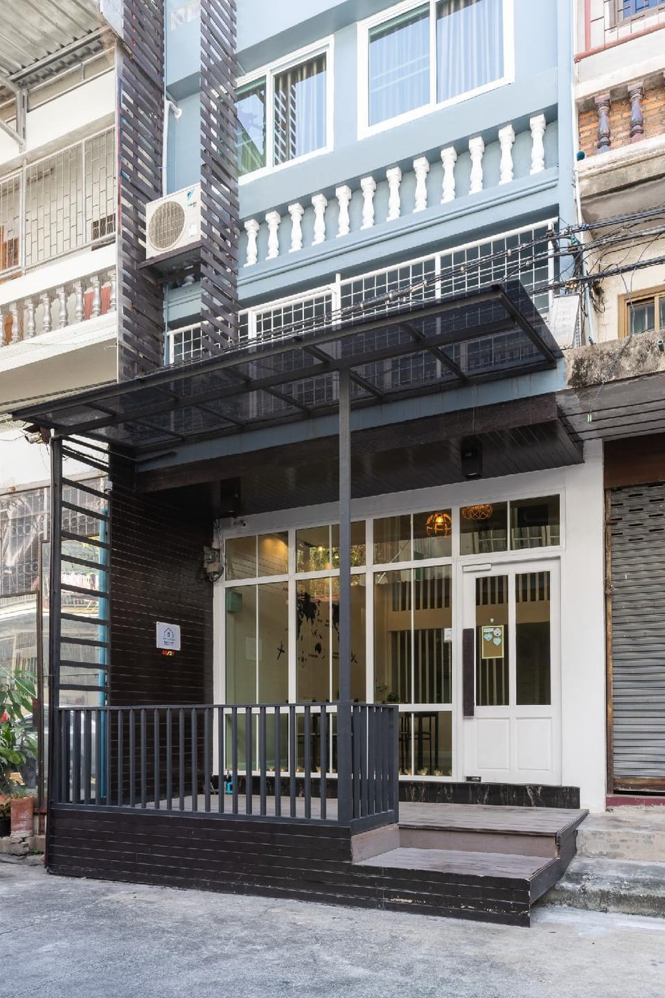 ZENITH HOUSE / BTS Phra Khanong EXIT 4 - 30miter Apartment in Bangkok