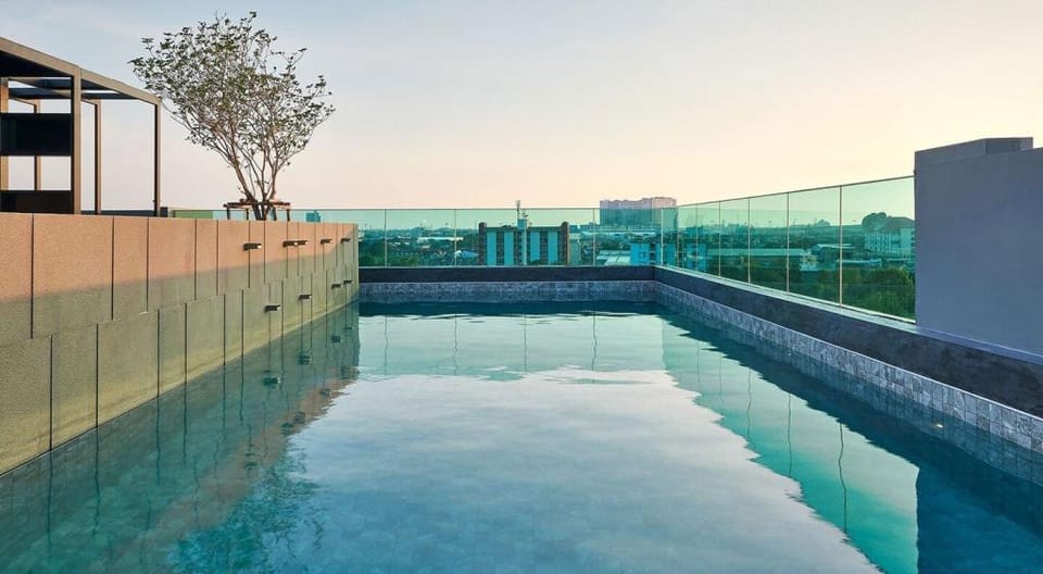 Comfortable APT. Near  BTS / Sky Pool /Bloft1 Apartment in Bangkok
