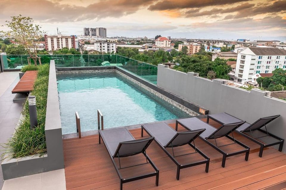 Cozy APT. Swimming pool and gym , near BTS PuChao Villa in Bangkok