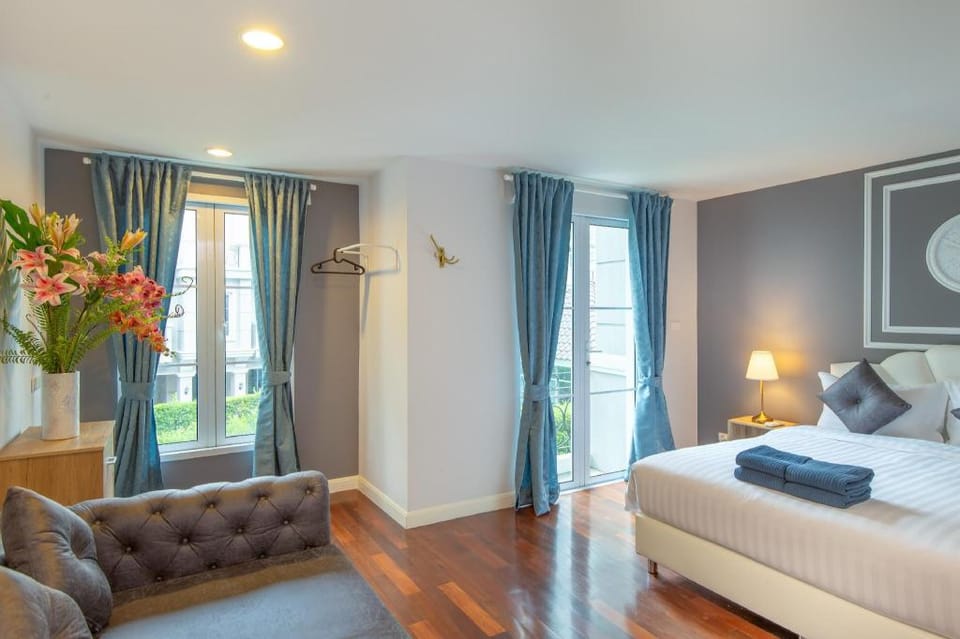 Breezy Haus By Max (Swimming Pool walk to BTS/MRT) Vacation rental in Bangkok