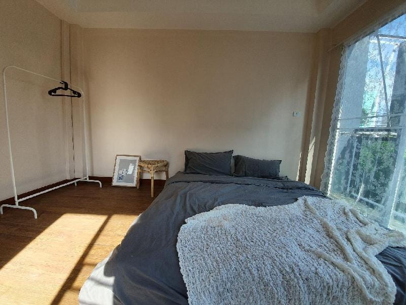 fourBR townhouse above 7-11, MRT, Super Convenient Vacation rental in Bangkok
