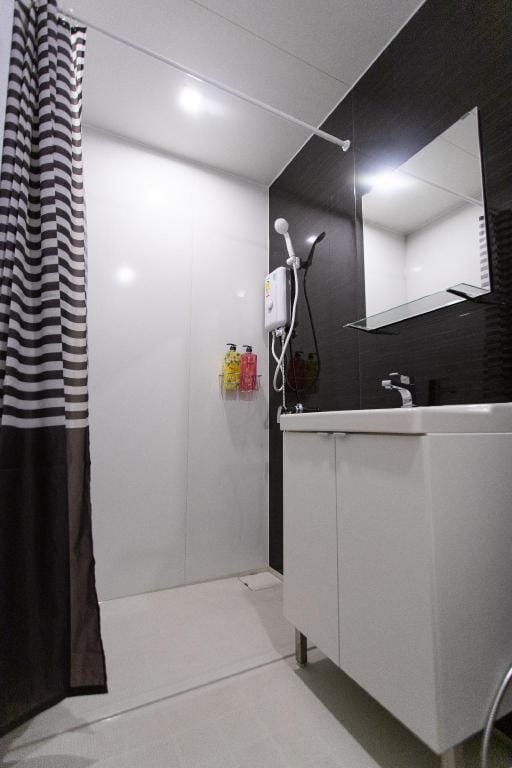 U2 Large 2 Bedrooms 100m to BTS station Apartment in Bangkok
