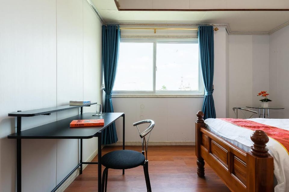 Two bedroom and one living room(business H ） Apartment in Bangkok