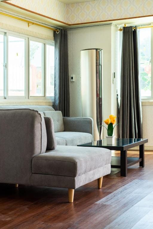 Two bedrooms and one living room(family F) Apartment in Bangkok
