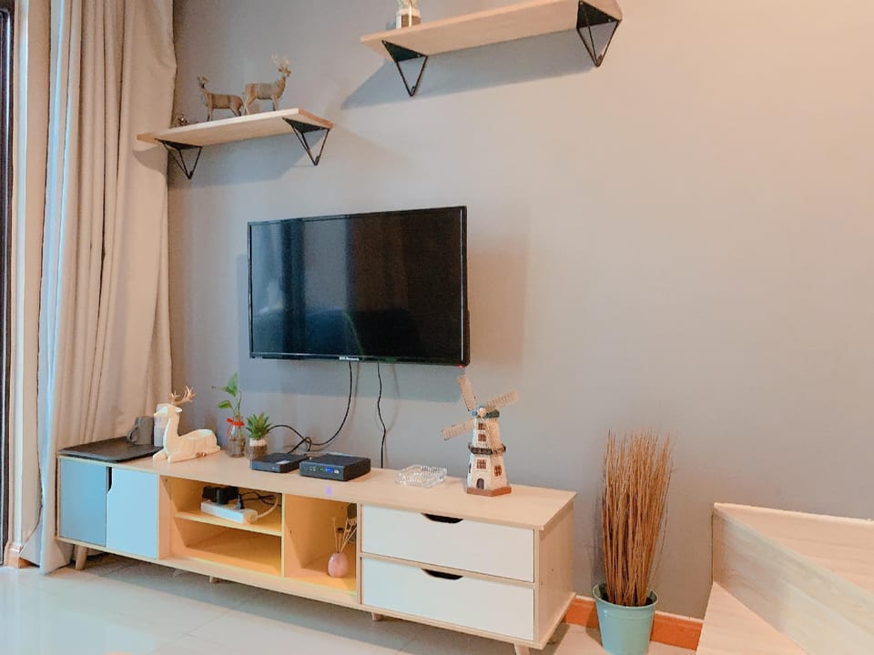 river view/  subway entrance / three Bed/ can cook Apartment in China