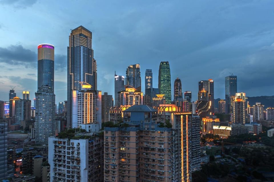 river view/  subway entrance / three Bed/ can cook Apartment in China