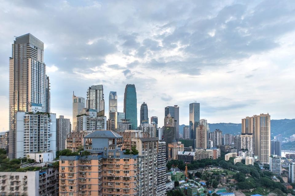 river view/  subway entrance / three Bed/ can cook Apartment in China