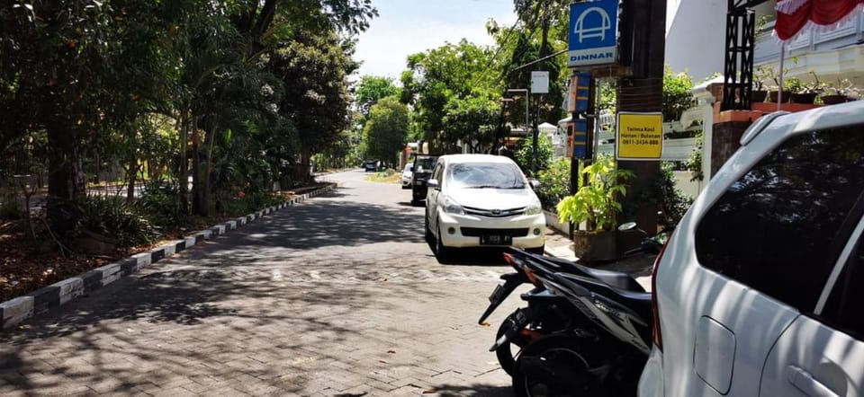 Dinnar Homestay Gayungan Syariah RedPartner Hotel in Surabaya