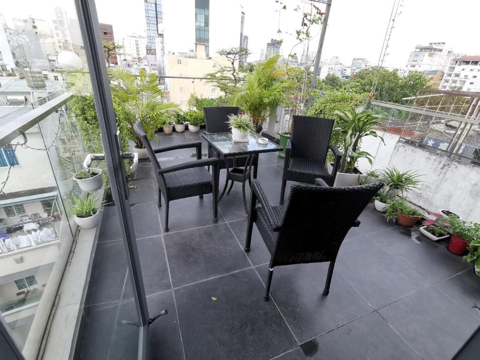 Sunshine Lofts with balcony 5 min to Bui Vien  Apartment in Ho Chi Minh City