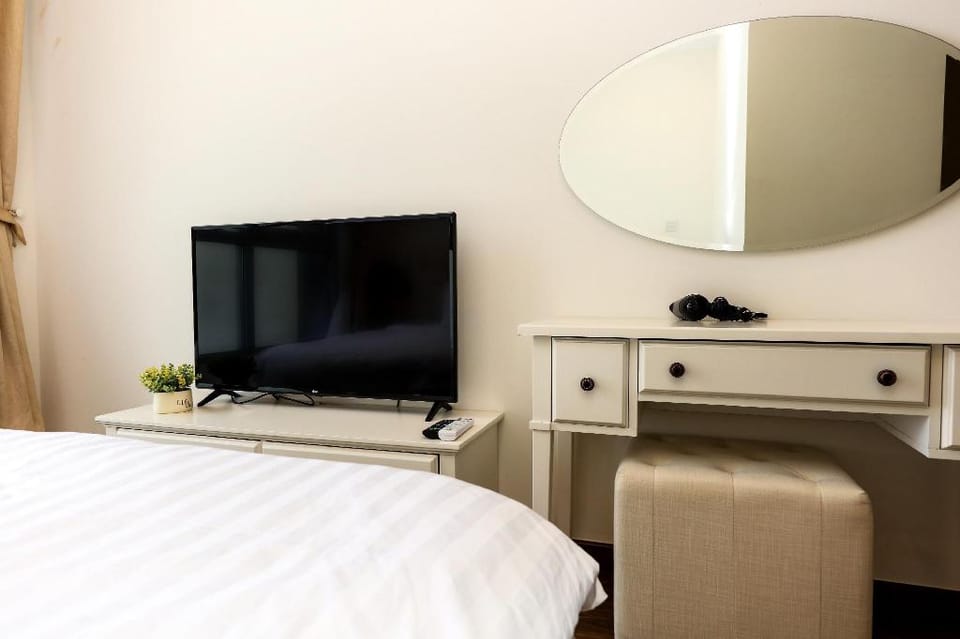2 Luxurious Bedrooms with Balcony Apartment in Ho Chi Minh City