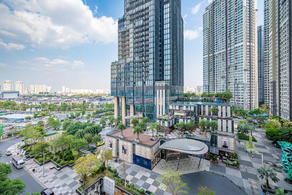 3 Huge Bed room Apartment at Landmark CP Vinhomes Apartment in Ho Chi Minh City