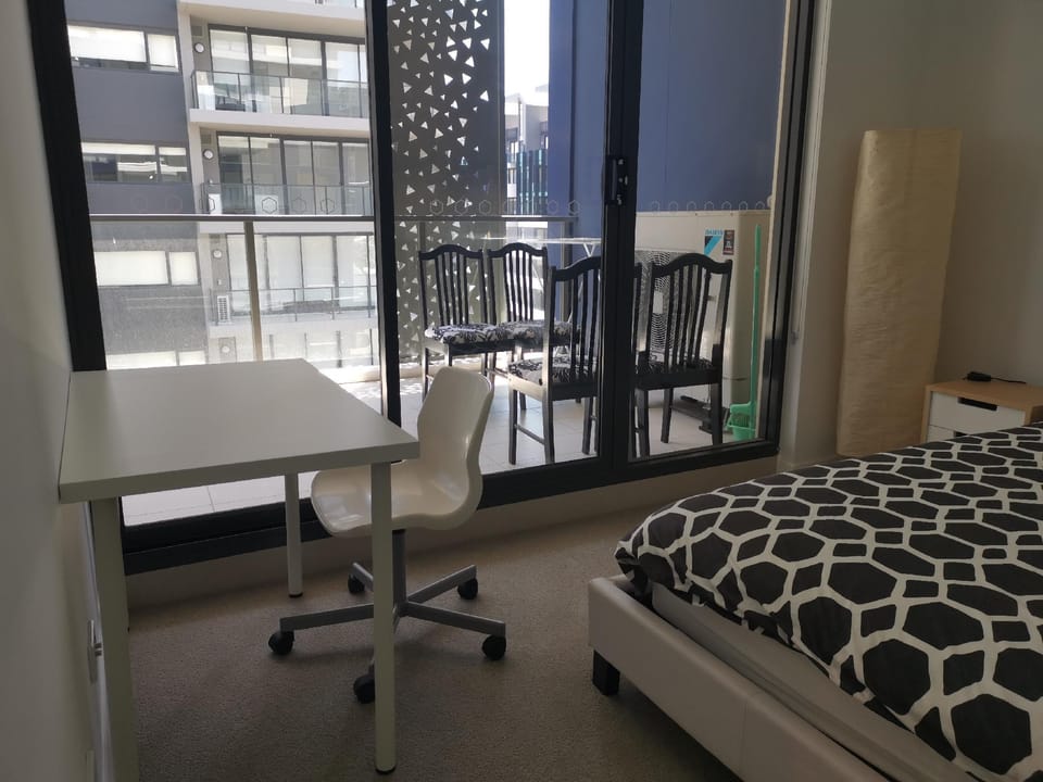 new apt, near ferry, station, shopping, water view Apartment in Sydney